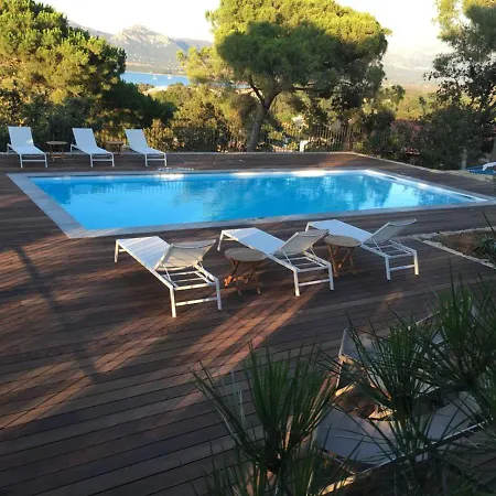 Campagne A Piscine Chauffee Vue Proche Et Centre カルヴィ