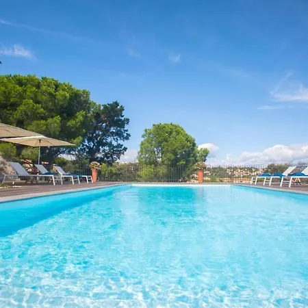 Campagne A Piscine Chauffee Vue Proche Et Centre Ferienhaus