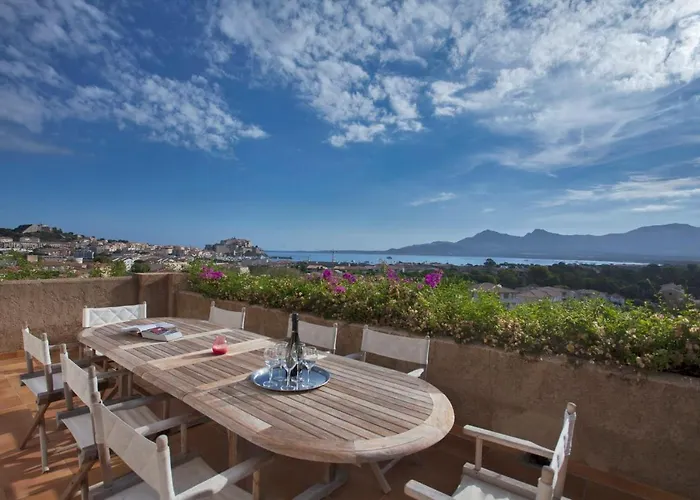Campagne à Piscine Chauffée Vue Proche Et Centre Calvi (Corsica)