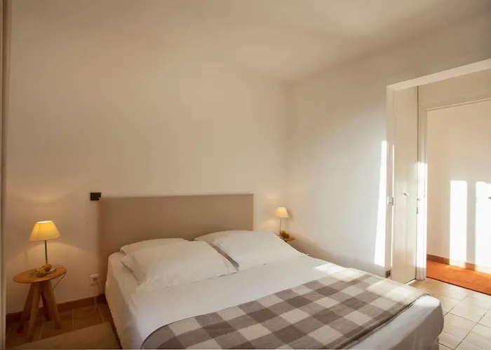 Campagne à Piscine Chauffée Vue Proche Et Centre