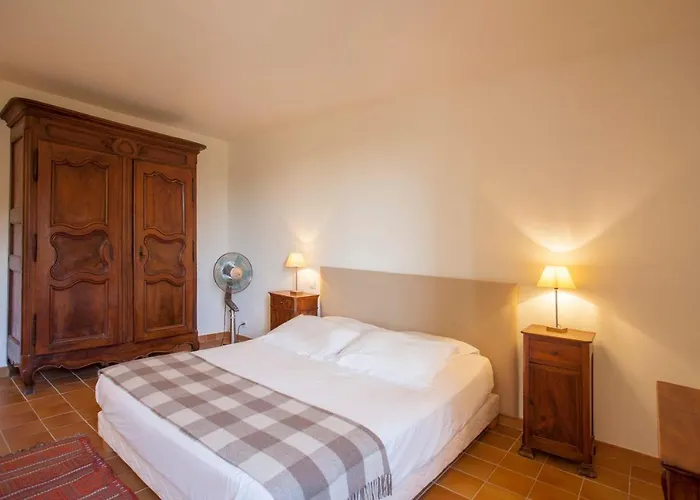 Campagne à Piscine Chauffée Vue Proche Et Centre