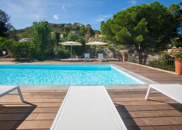 Campagne à Piscine Chauffée Vue Proche Et Centre * Calvi (Corsica)