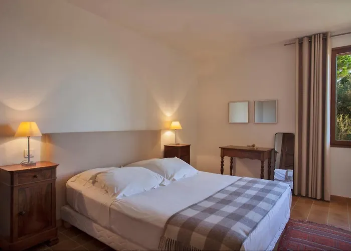 Campagne à Piscine Chauffée Vue Proche Et Centre *